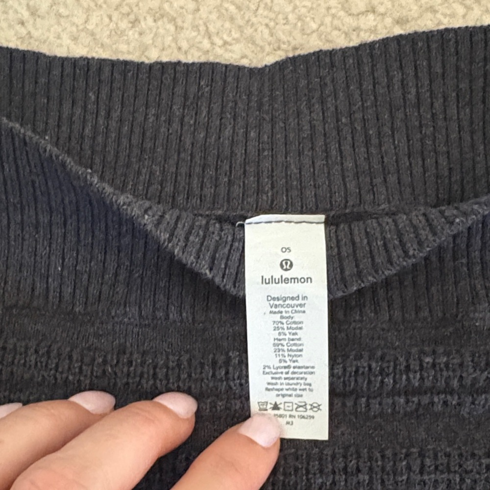 Women's Black Ribbed Open-Front Shrug - Picture 2 of 4